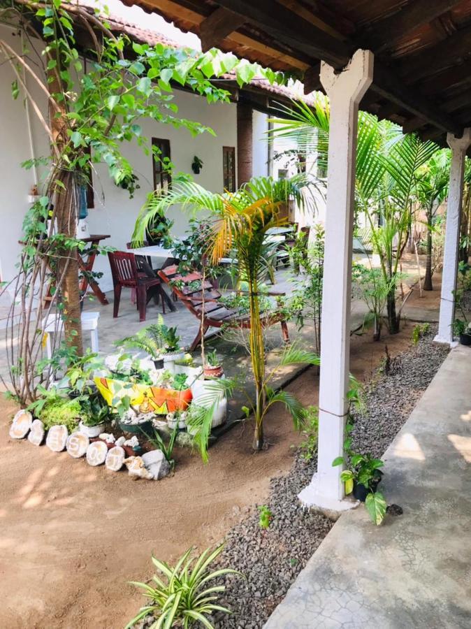 Walkers Hostel Triquinimale Exterior foto