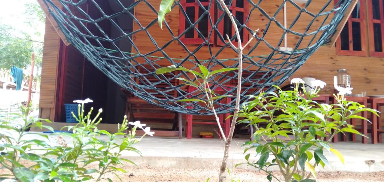 Walkers Hostel Triquinimale Exterior foto